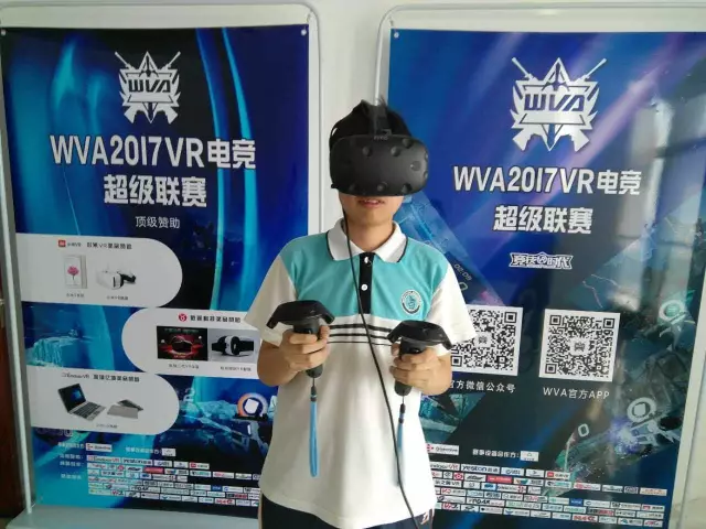 在上轮比赛中,小米VR战队发挥出色,再次超出乐之翼枭龙猛士,以两分优势重回榜首! 次元杀手对阵劲敌枭龙猛士并不示弱,拿下宝贵的1分。小Y赛后采访了次元杀手战队的杨烘,他非常的开心,表示这1分就是对他训练成果最好的回报,以后会继续努力训练,希望带领战队取得好成绩。